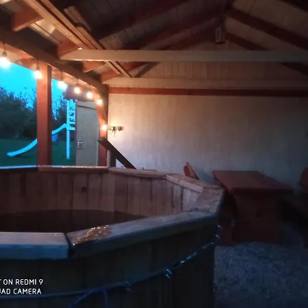 Malinowa Przystan Drewniany Z Ruska Bania Lodge *